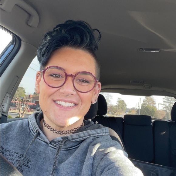 Meet your Posher, Genna - Picture 1 of 1